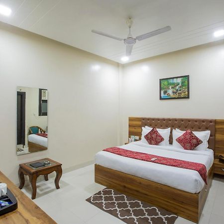Hotel Nysha Palace Near Igi Airport Yeni Delhi Dış mekan fotoğraf